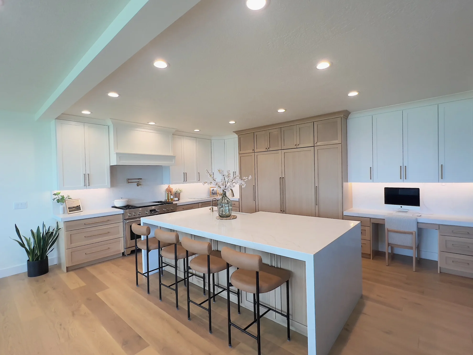 Featured Interior Kitchen Flooring and Cabinets